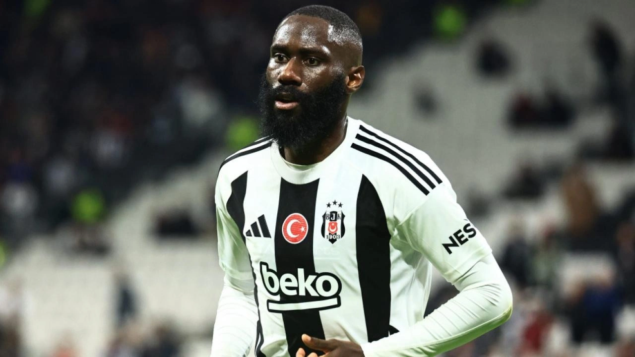 Beşiktaş taraftarından Masuaku'ya protesto! Tepkisi sosyal medyada gündem oldu