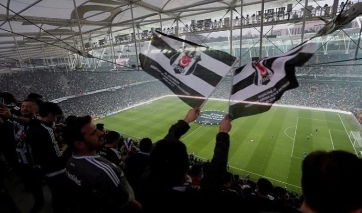 Beşiktaş tribünlerinde 'Hükümet istifa' sloganları atıldı