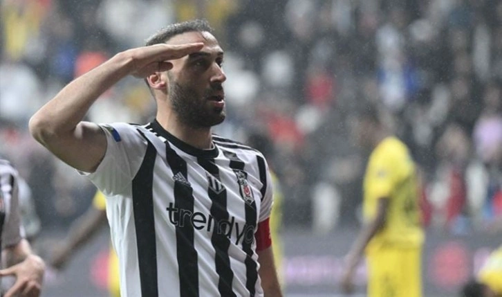 Beşiktaşlı Cenk Tosun'dan transfer ve sözleşme yanıtı!