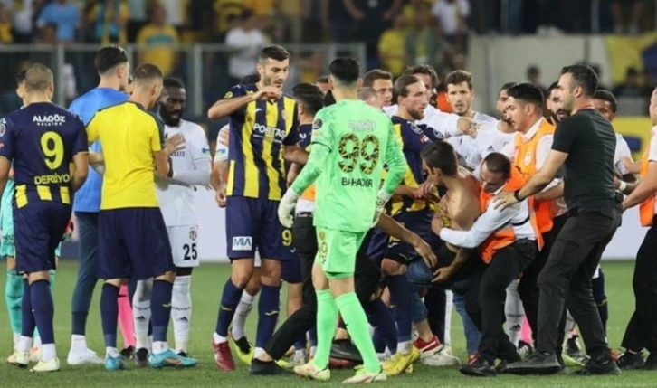 Beşiktaşlı futbolculara tekme atan sanığa 1 yıl 8 ay hapis