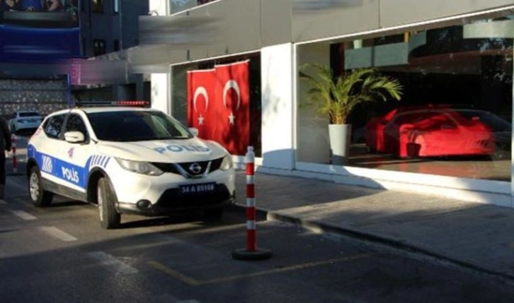 Beşiktaş'ta bir oto galeriye silahlı saldırı: Çok sayıda kurşun isabet etti