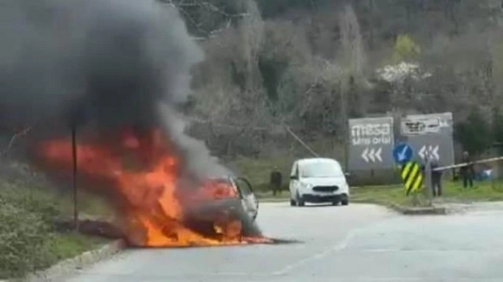 Beykoz'da otomobil alev topuna döndü