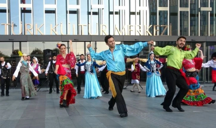 Beyoğlu Kültür Yolu Festivali ilk gününde renkli görüntülere sahne oldu