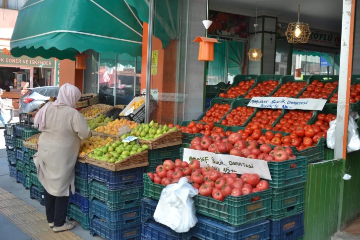 Bilecikli manavın fiyat etiketine yazdığı yazı çok konuşulacak cinsten