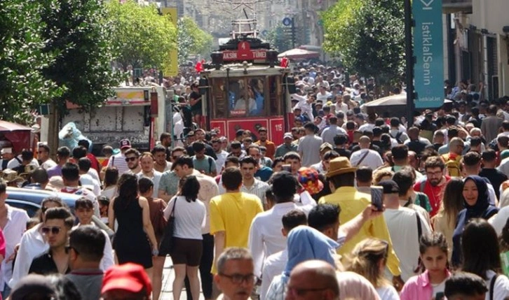 Bilim Kurulu Üyesi Tevfik Özlü: 'Virüs, soğuk algınlığına döndü'