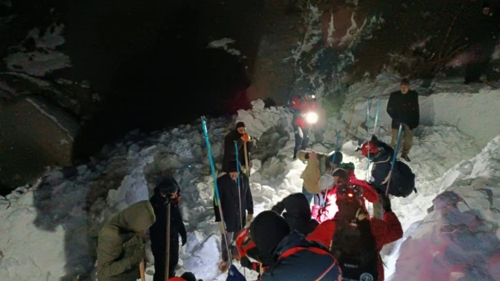 Bingöl’de çığ düştü, çığ altında kaldığı düşünülen 1 kişi aranıyor