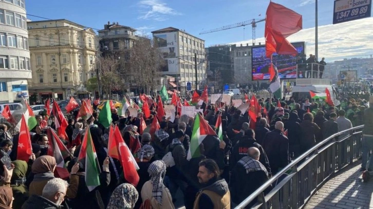 Binlerce kişi Kabataş’tan Eminönü’ne Filistin ve şehitler için yürüdü