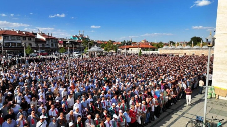 Binlerce Konyalı şehit İsmail Heniyye için gıyabi cenaze namazında buluştu