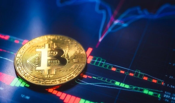 Bitcoin seçim belirsizliği ile kritik eşikte