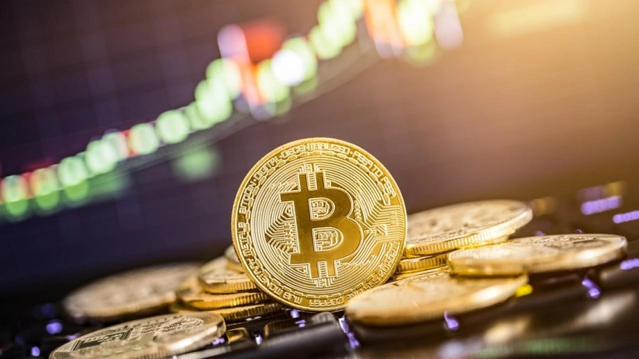 Bitcoin sert yükseldi: 100 bin dolara göz kırptı!