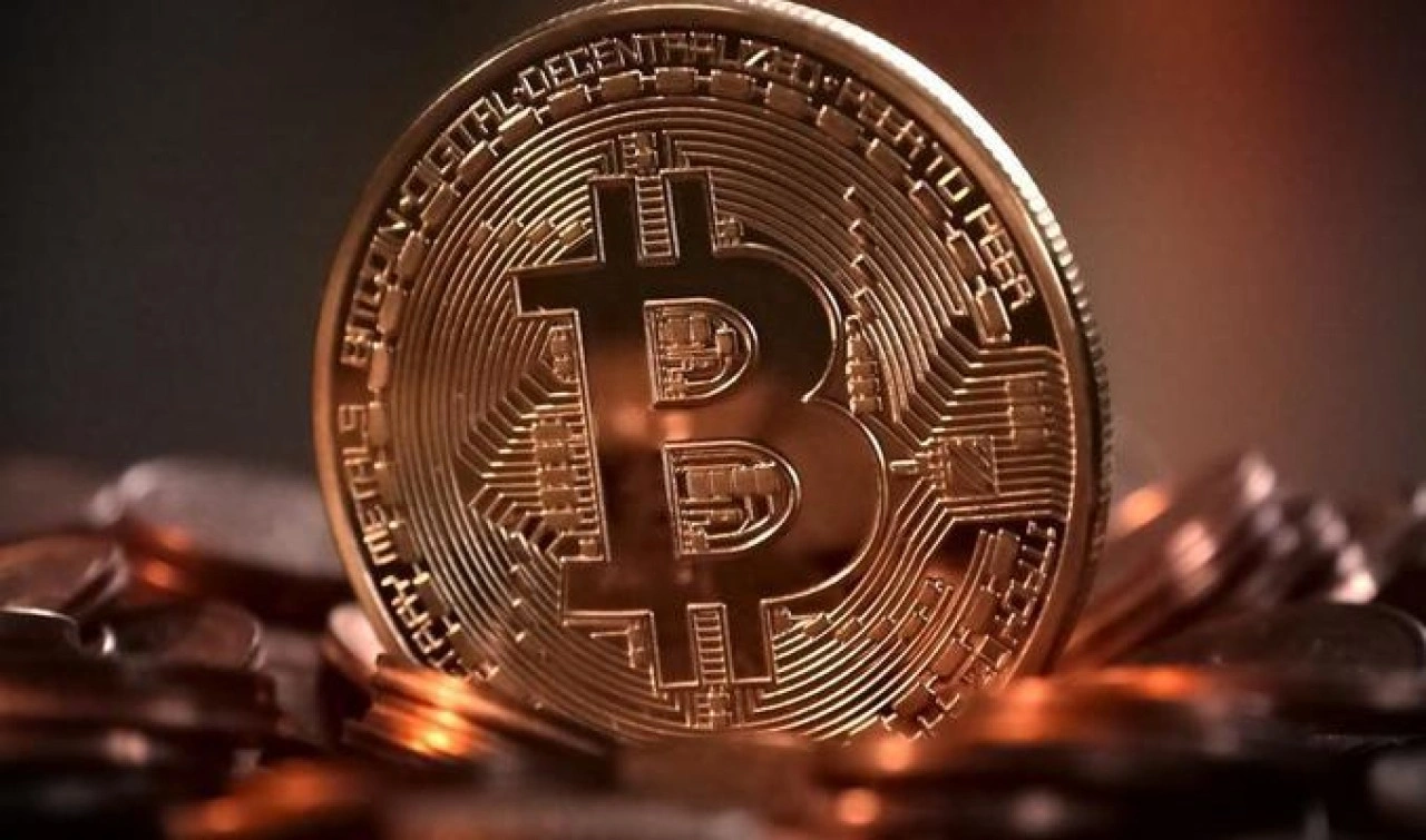 Bitcoin Trump'ın dijital varlık vaatleriyle 96 bin dolara dayandı