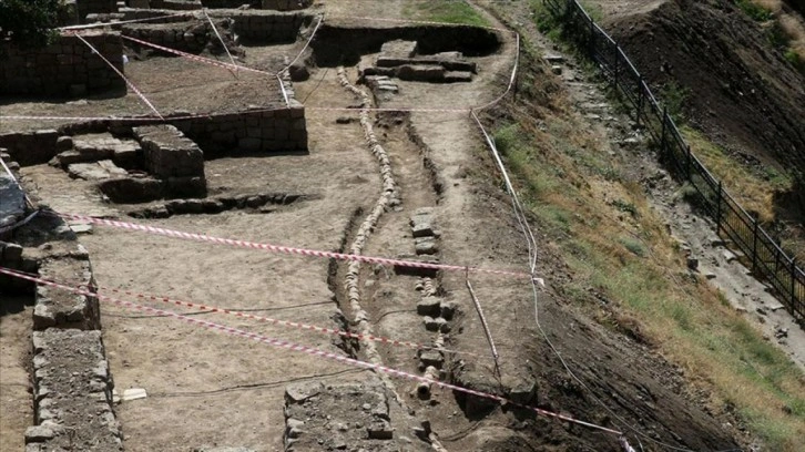 Bitlis Kalesi'nde içme suyu şebekesi bulundu!