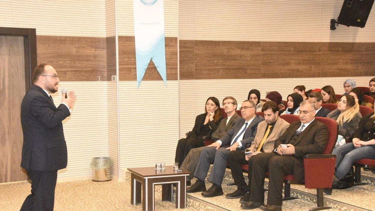 Bitlis'te "Malazgirt'i yeniden keşfetmek" konferansı düzenlendi