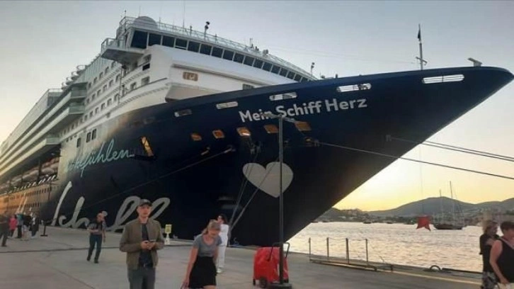 Bodrum'a 'Mein Schiff Herz' ile 1743 yolcu getirildi