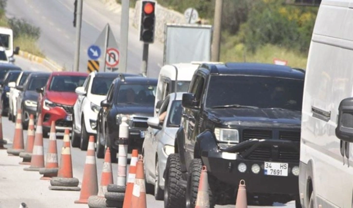 Bodrum’a rekor araç girişi... Jandarma denetimlerini artırdı