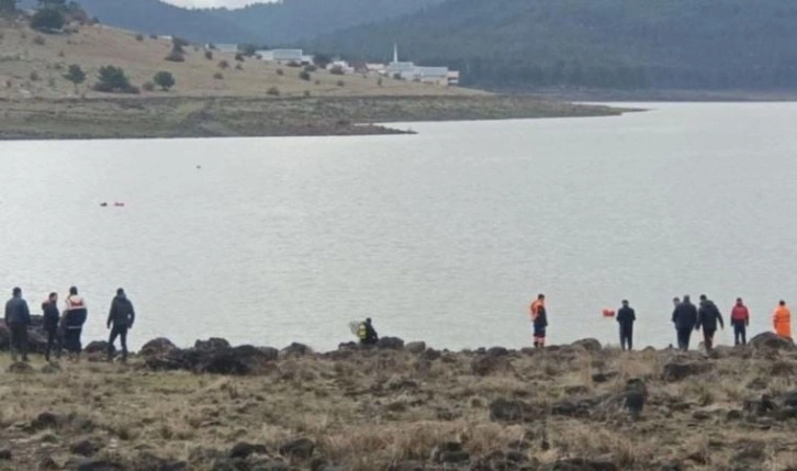 Bolu’da tekne alabora oldu: Kayıp bir kişi aranıyor