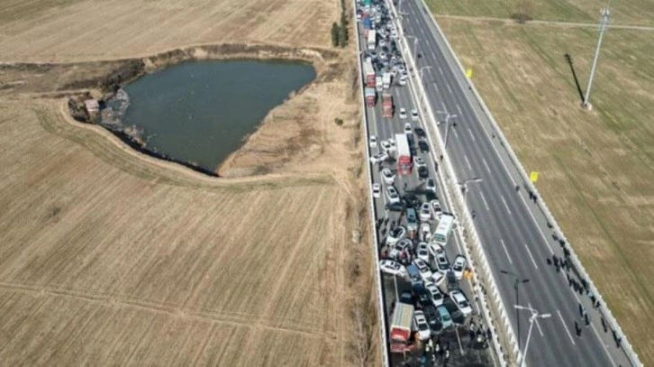 Böyle trafik kazası görülmedi! Çin'de tam 200 araç birbirine girdi