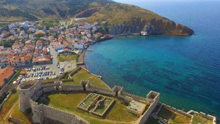 Bozcaada'ya bayramda kamyon, tır ve iş makinelerinin geçişi yasaklandı