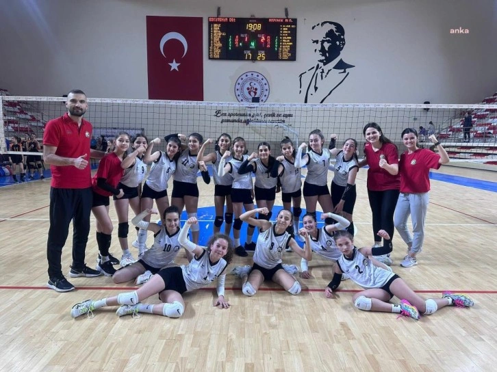 Bozüyük Belediyesi Midi Kız Voleybol Takımı Türkiye'nin en iyi 32 takımı arasında