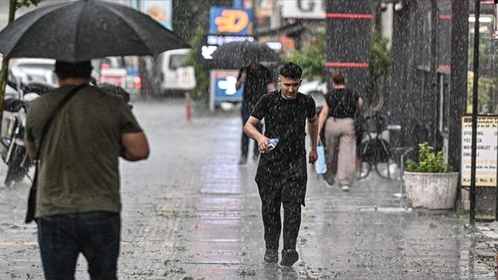 Bu illerde yaşayanlar dikkat! Meteoroloji uyardı: 3 saatlik periyotta...