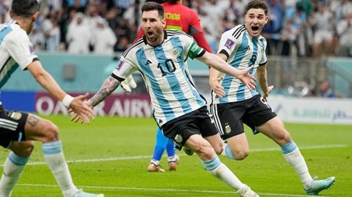 Bu sefer en zorunu başardı! Arjantin'i ipten alan Messi, Dünya Kupası'nda tarihe geçti