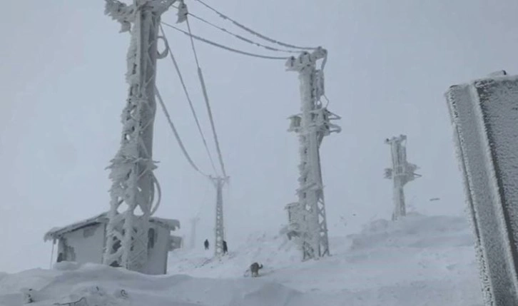 Burası Sibirya değil, Türkiye: Elektrik direkleri bile buz tuttu!