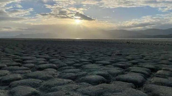 Burdur'da kuraklık alarmı: Halı yıkamak, bahçe sulamak yasaklandı