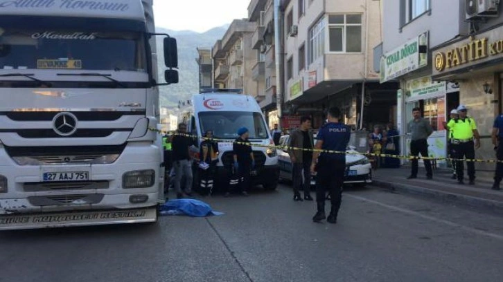 Bursa'da feci kaza: Aniden hareket eden TIR'ın altında kaldı!