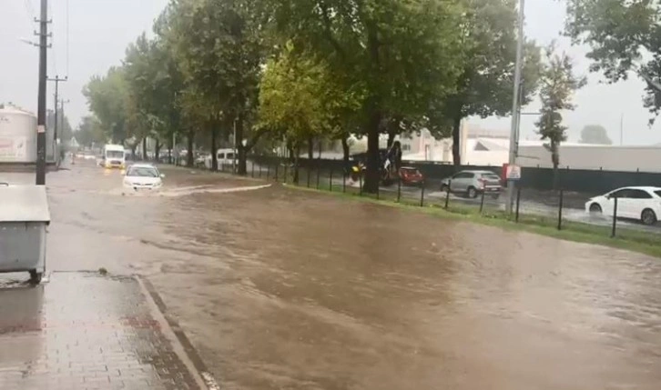 Bursa'yı fırtına, sağanak ve dolu vurdu