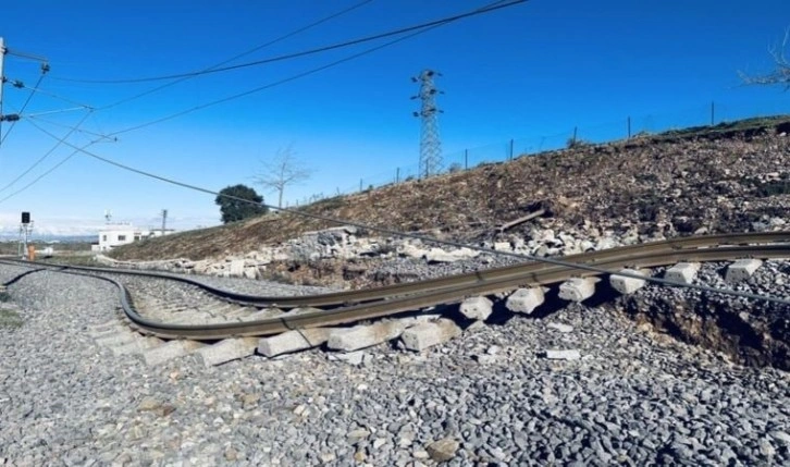 Büyük depremin ardından tren hatları yön değiştirdi