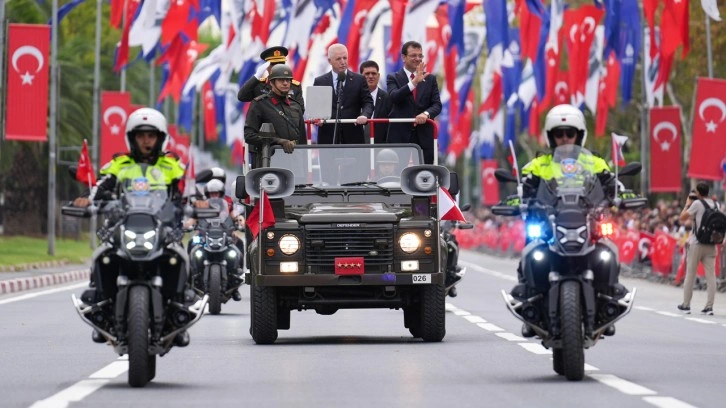 Büyük Zafer'in 102. yıl dönümü Vatan Caddesi'nde resmi geçitle kutlandı