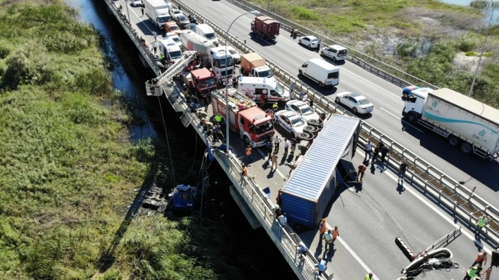 Büyükçekmece'de trafik kilitlendi! Ortalık savaş alanına döndü: Feci kaza