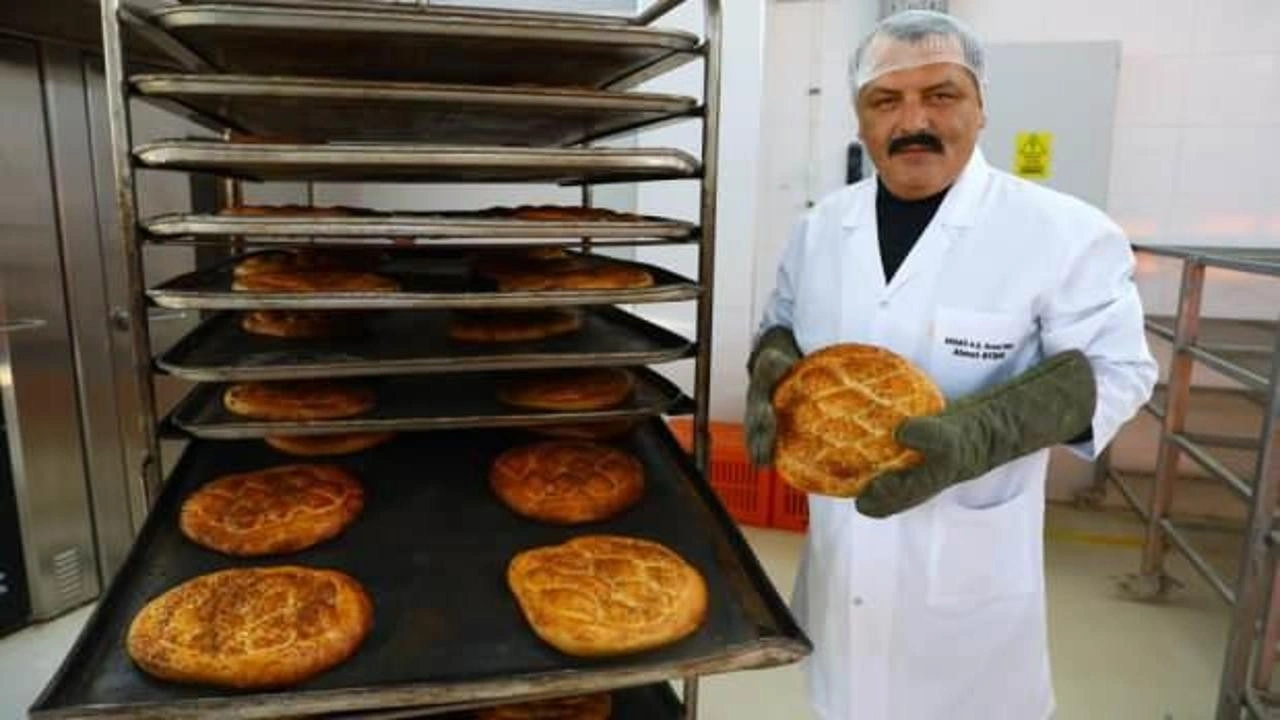 Büyükşehir Halk Ekmek Büfelerinde Ramazan pidesi 15 TL