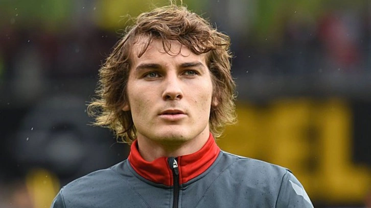 Çağlar Söyüncü, Leicester’da Türkiye için yardım topladı