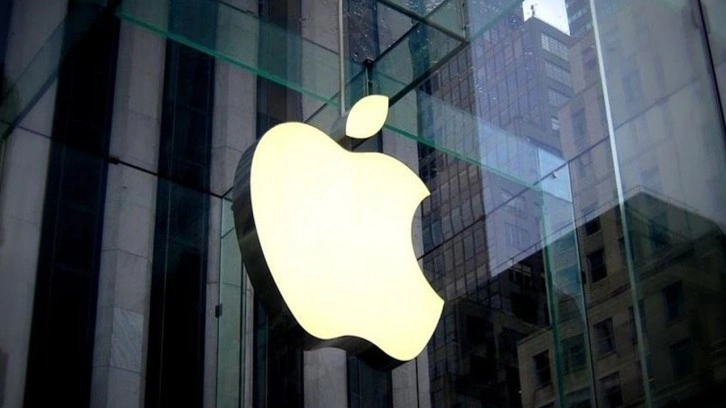 Çalışanlar için yaptırılmış! Apple marka spor ayakkabı açık artırmaya çıkarıldı