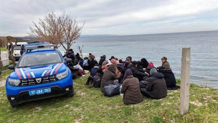 Çanakkale'de durdurulan araçtan 68 kaçak göçmen çıktı