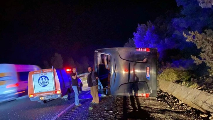 Çankırı'da yolcu otobüsü şarampole devrildi: 9 yaralı