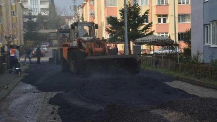 Çaycuma'da parke üzerine sıcak asfalt dökülmesi tepki çekti