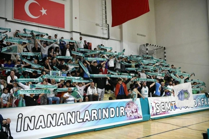 Çayırova Belediyesi Basketbol Takımı 1. Lig'e yükseldi