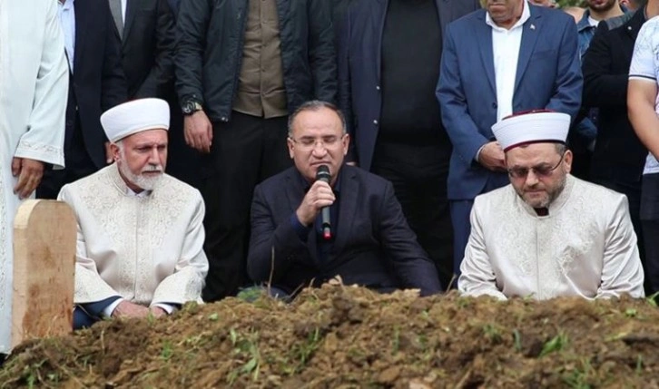 Cenaze töreninde Kuran okuyan Bekir Bozdağ kendini böyle savundu: