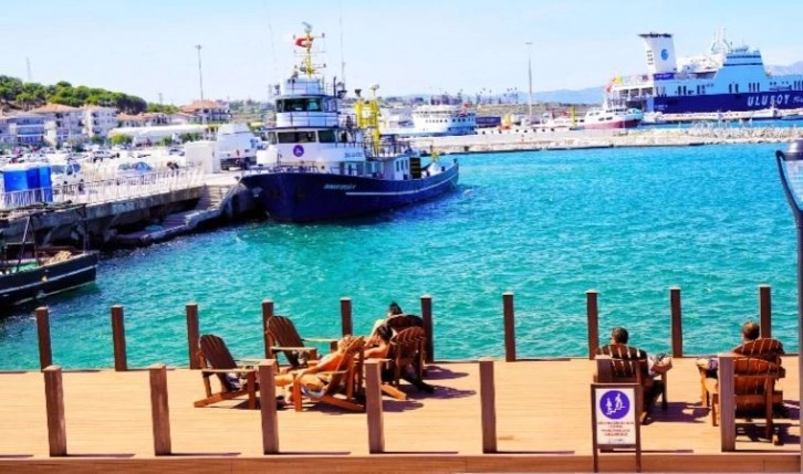 Çeşme Cumhuriyet Meydanı’ndan artık denize girilebilecek