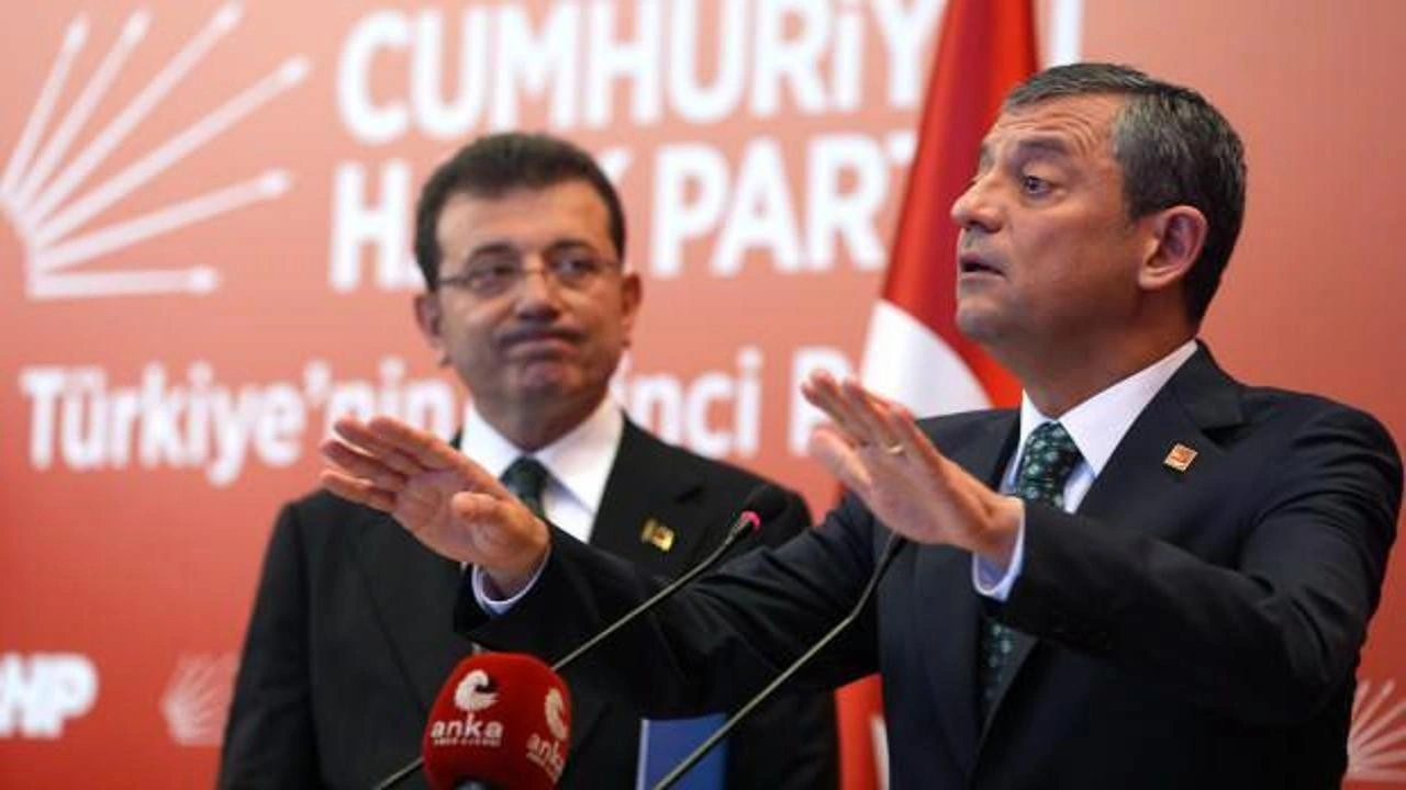 CHP'de Özel-İmamoğlu gerilimi! Kameralara yakalandı