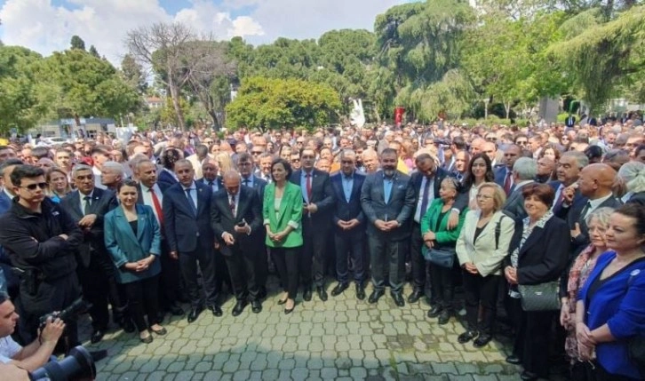 CHP İzmir'de miting gibi bayramlaşma