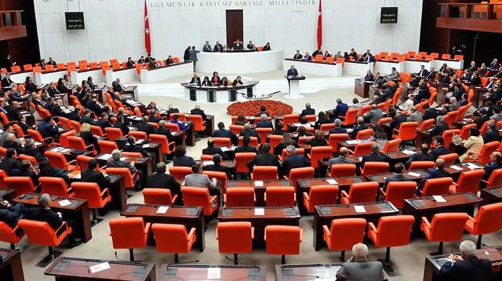 CHP'nin çağrısıyla olağanüstü toplanan Meclis, yeterli sayıya ulaşamadı