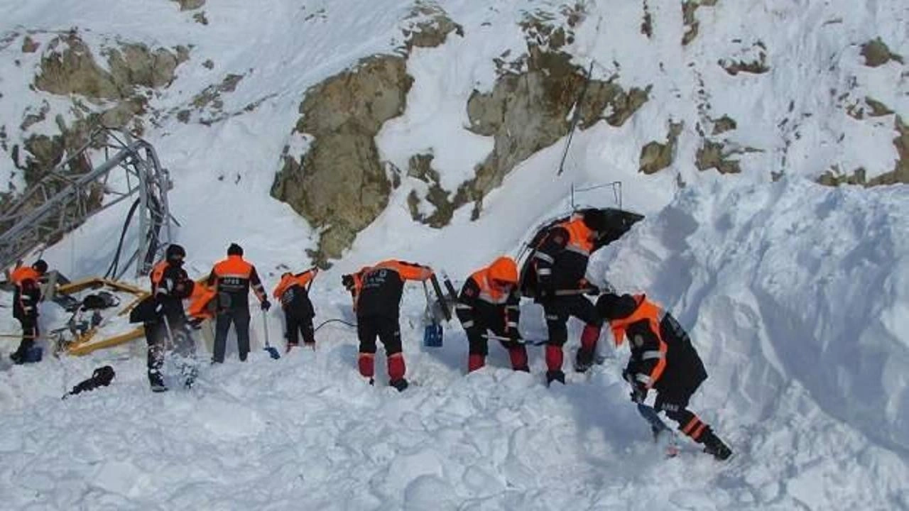 Çığ altında kalan vatandaştan sevindiren haber