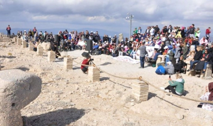 Çocuk felcine dikkat çekmek için Nemrut Dağı zirvesinde konser