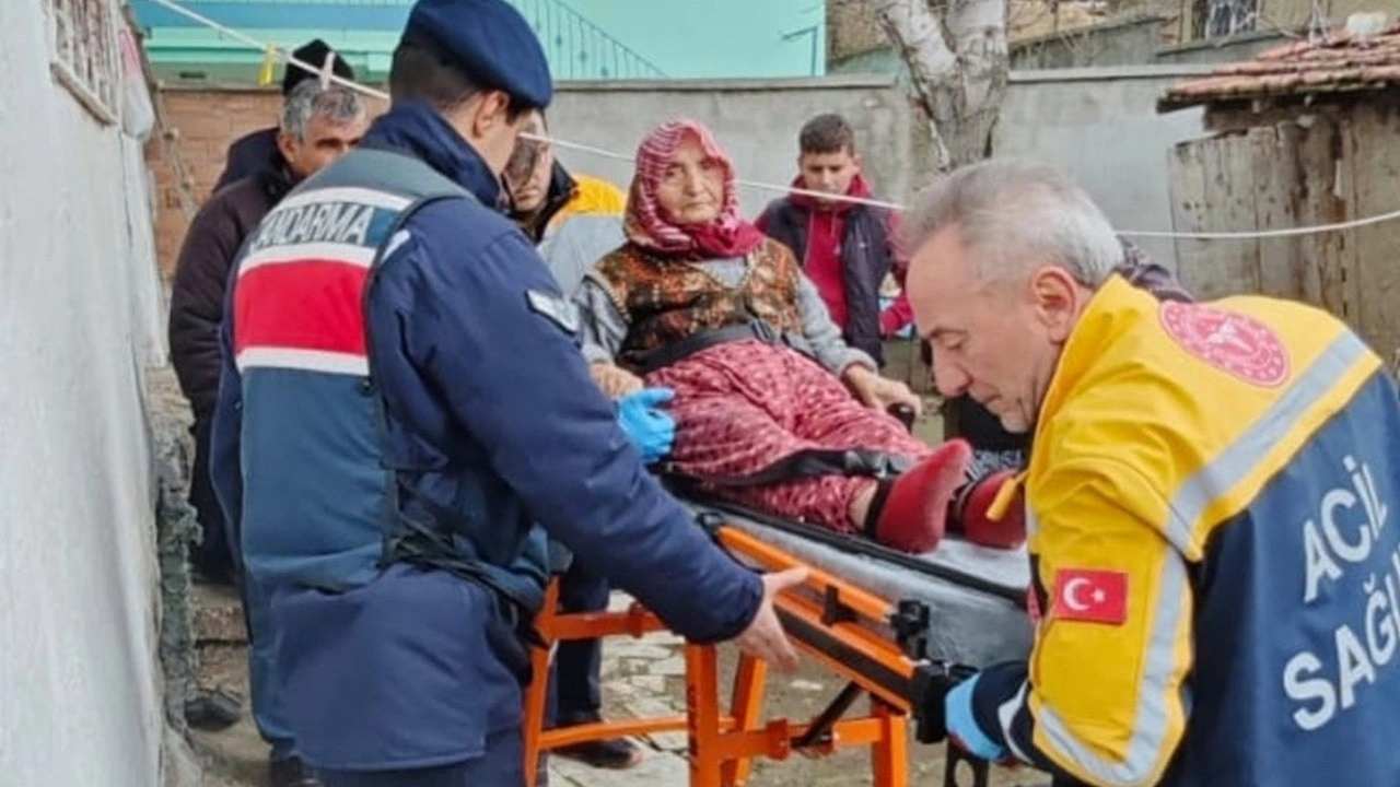 Çorum'da oğlunun "bakamam" dediği yaşlı kadın huzurevine yerleştirildi