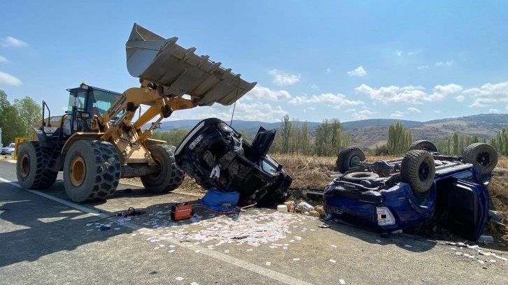 Çorum'un Mecitözü ilçesinde feci kaza: 1 ölü 7 yaralı