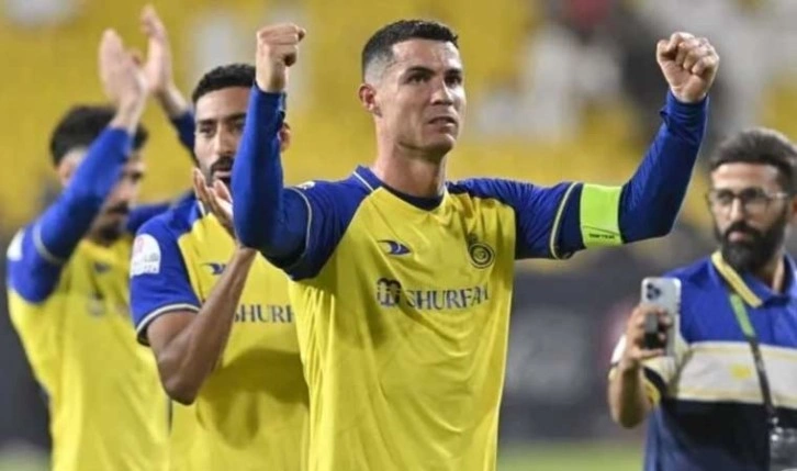 Cristiano Ronaldo gol sevincinde secde etti