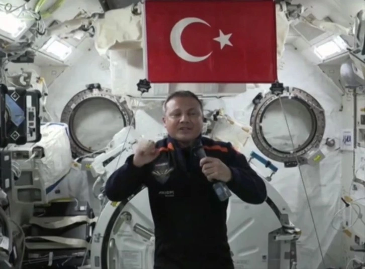 Cumhurbaşkanı Erdoğan, ilk Türk astronot Alper Gezeravcı ile görüştü